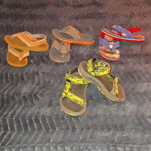 Bundle of 4 flip flops boy's Sz 9-10